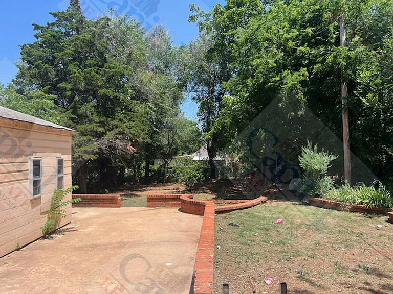 317 SE 24th St — Photo 18