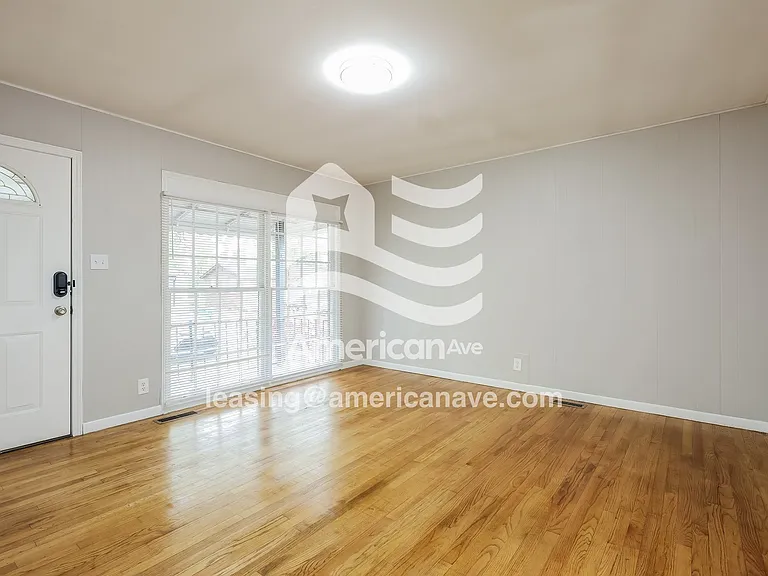 1746699_005_living_room_13685651.jpg