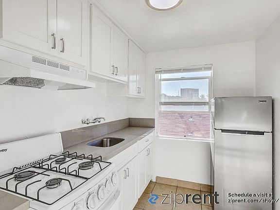 5th image of 4853 W 98th St
