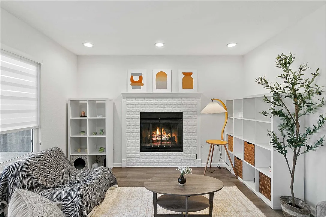 4 bed, 1871 sqft, $6,500 — Photo 1