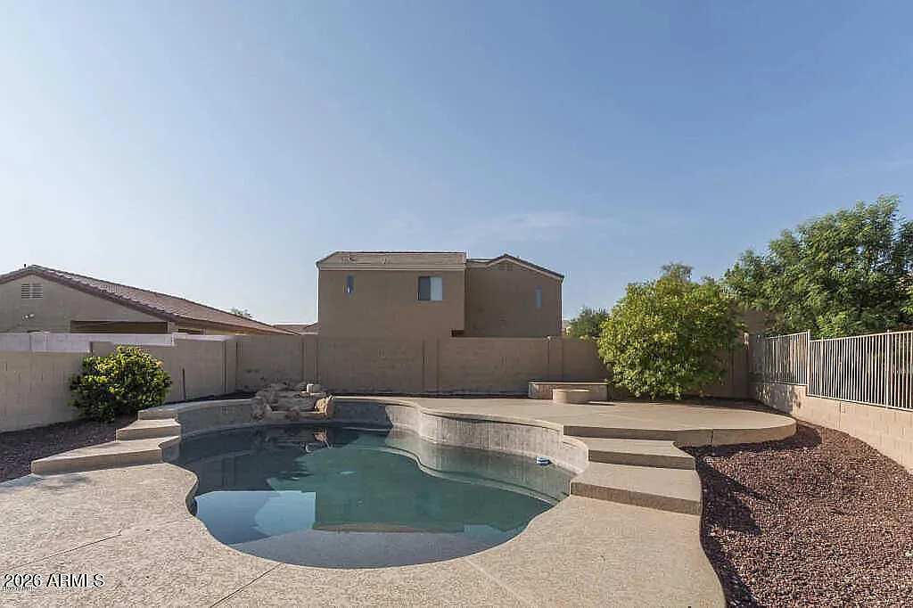 4 bed, 2.0 bath, 1619 sqft, $2,300 — Photo 2