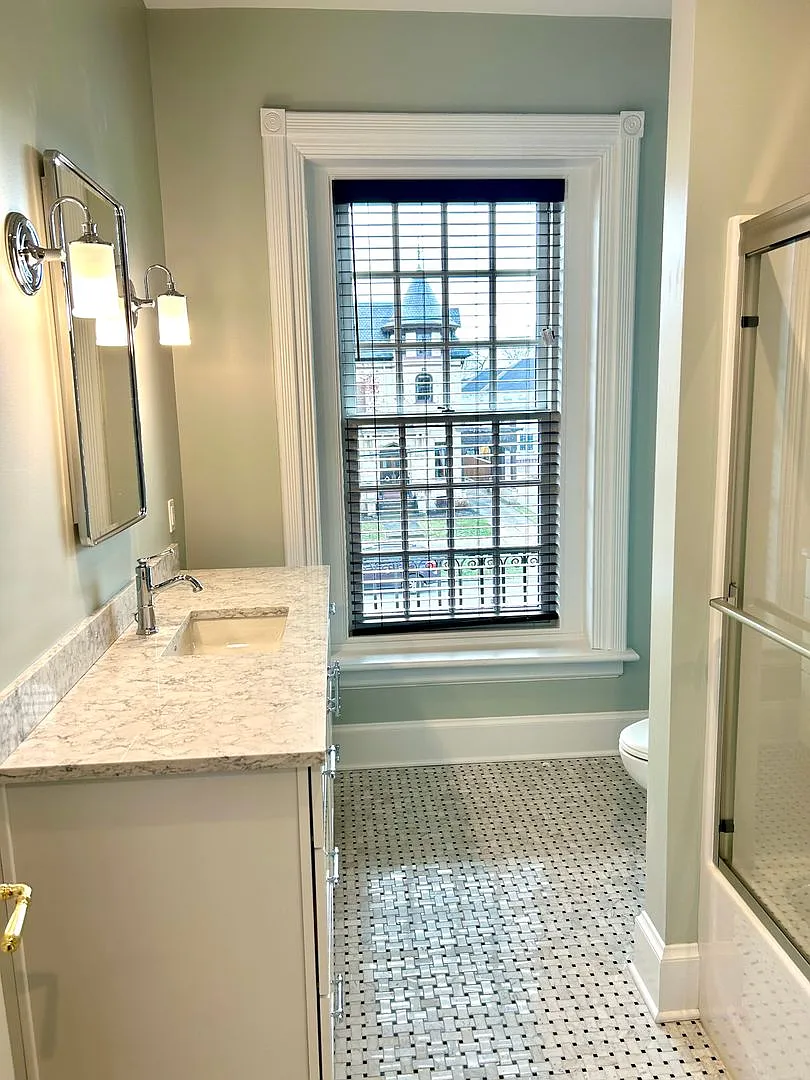 446 West 6th Street — Photo 4