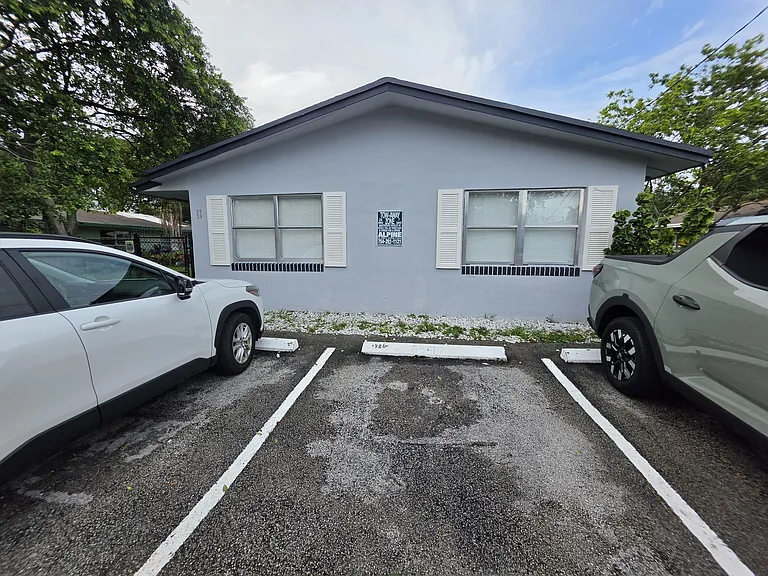 22-24 SW 10th St #B — Photo 14