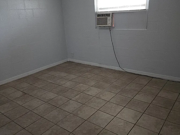 427 McFall Ave #4 — Photo 8