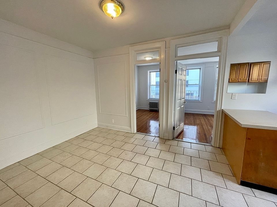 3150 32nd St Astoria NY Zillow