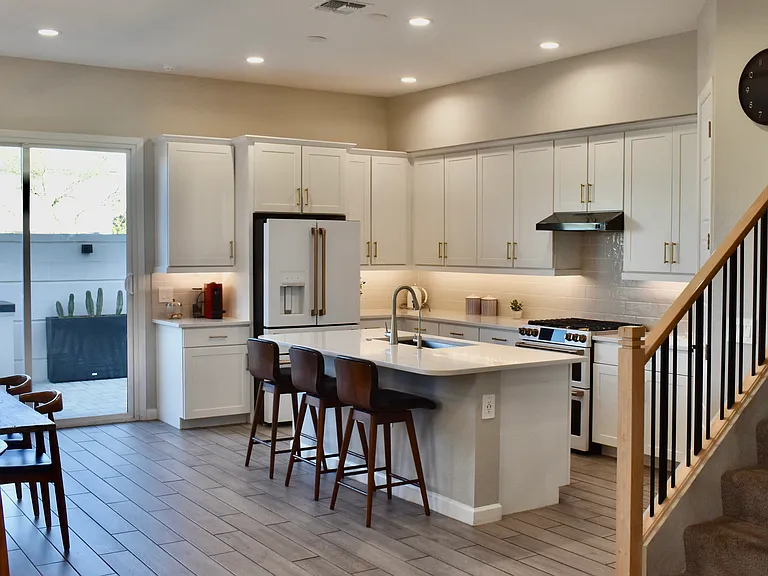 4864 E Village Dr — Photo 6