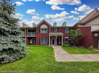 27080 Carrington Pl, Harrison Township, MI 48045