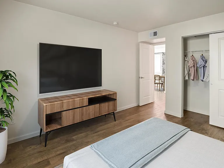 Westport Crossing Apartments — Photo 9