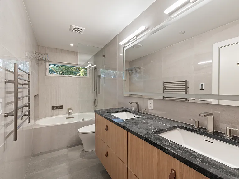 4000 Greystone Dr — Photo 18