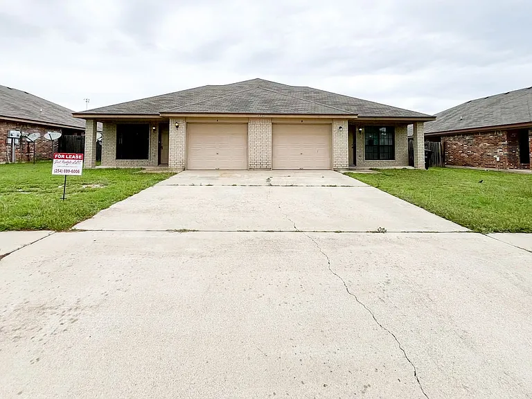 1305 Nicholas Cir — Photo 1
