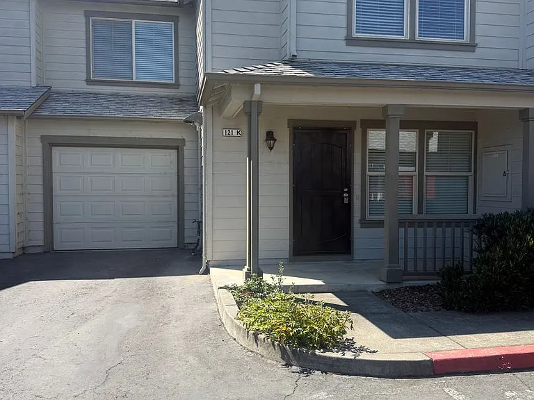 121 Healdsburg Ave — Photo 2