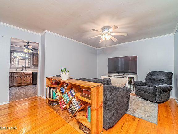 2nd image of 5213 Fawnwood Rd