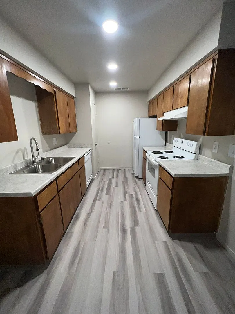 Tanglewood Apartments — Photo 1