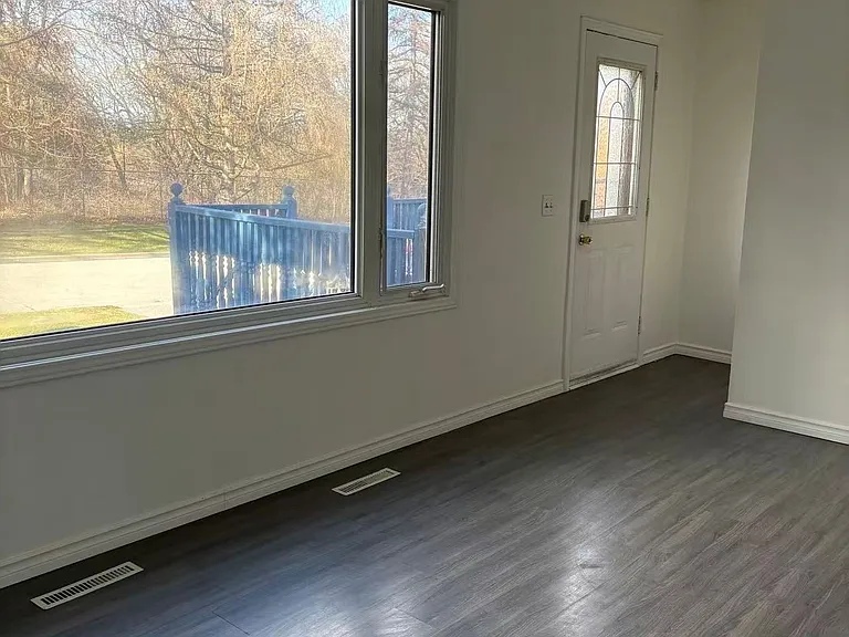 185 Sinclair Ave — Photo 1