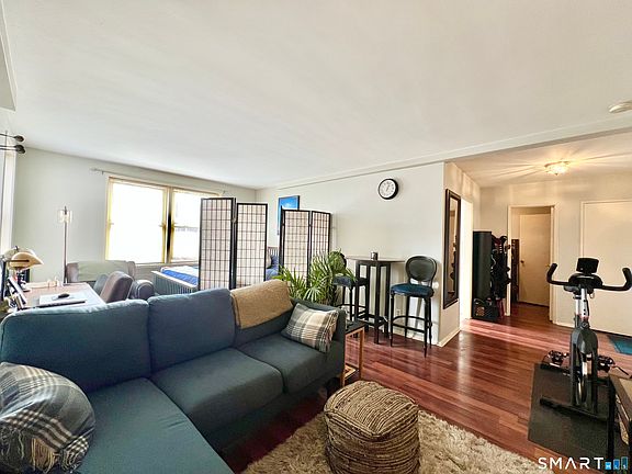 5th image of 39 Glenbrook Road #5L