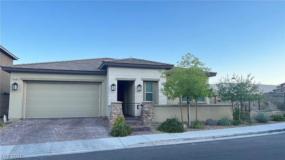 3 bed, 2.5 bath, 1956 sqft, $3,295 — Photo 1