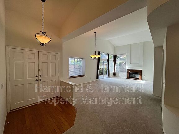 5th image of 634 Twin Peaks Ave
