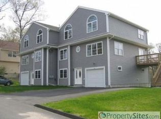 4 A Ockway St, Worcester, MA 01604