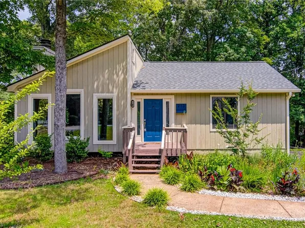 213 Merrimont Dr, Winston Salem, NC 27106