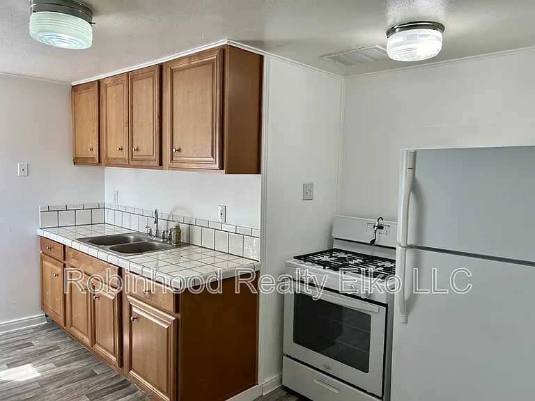 659 Elm St — Photo 5
