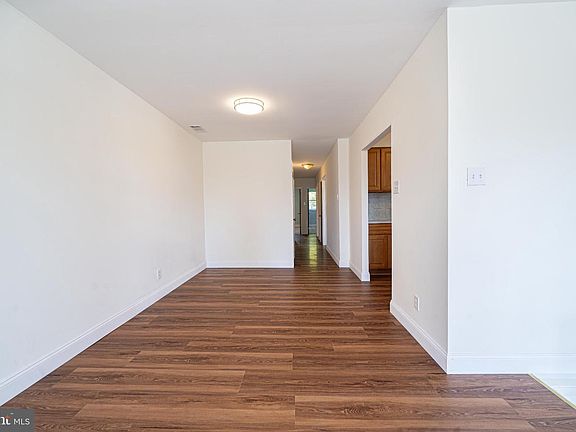 5th image of 7974 Loretto Ave