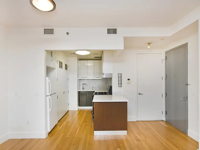 587 Flushing Ave #3A — Photo 2