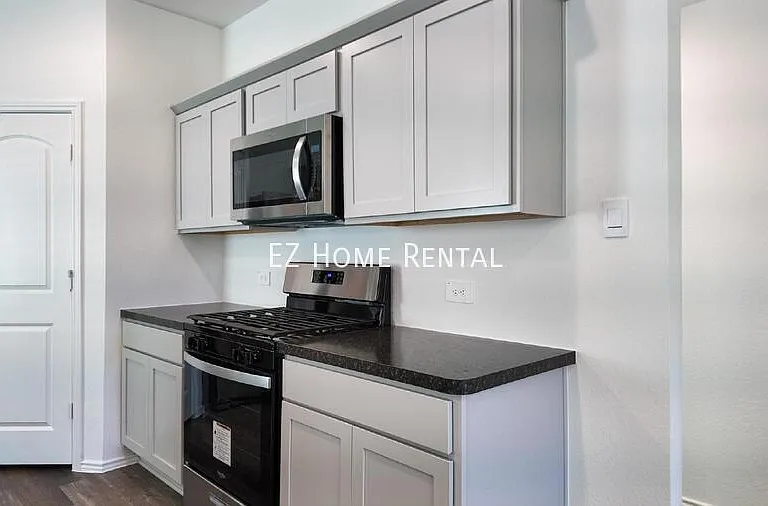 6115 Grove Of Pines St — Photo 4
