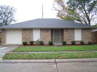 404 Firethorn Dr, Gretna, LA 70056