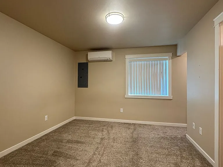 2241 N Airport Rd — Photo 14