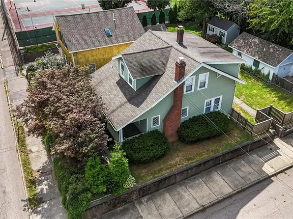 47 Cliff St, East Greenwich, RI 02818