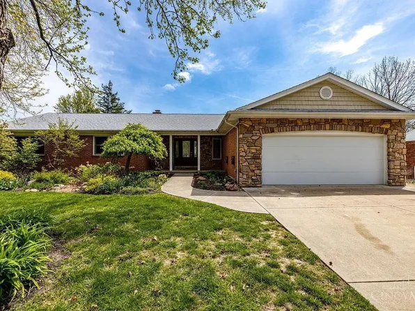 121 Country Club Dr, Oxford, OH 45056