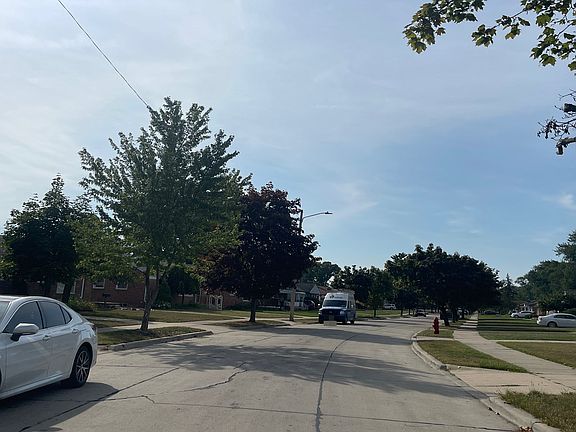 4th image of 6988 Whitby St