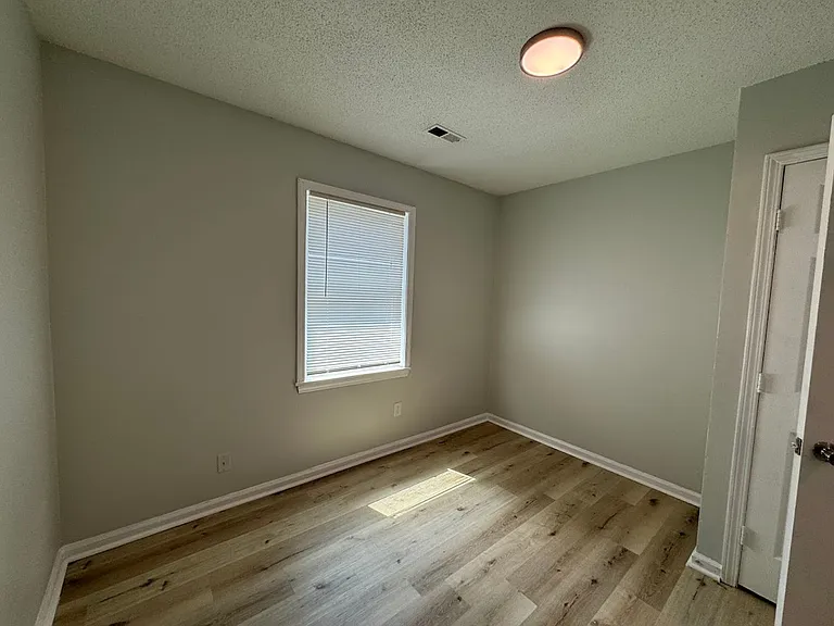 1001 E Bragg St — Photo 5