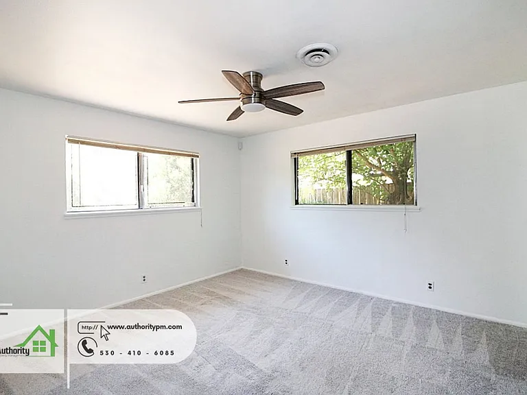 4548 Pensacola St — Photo 10