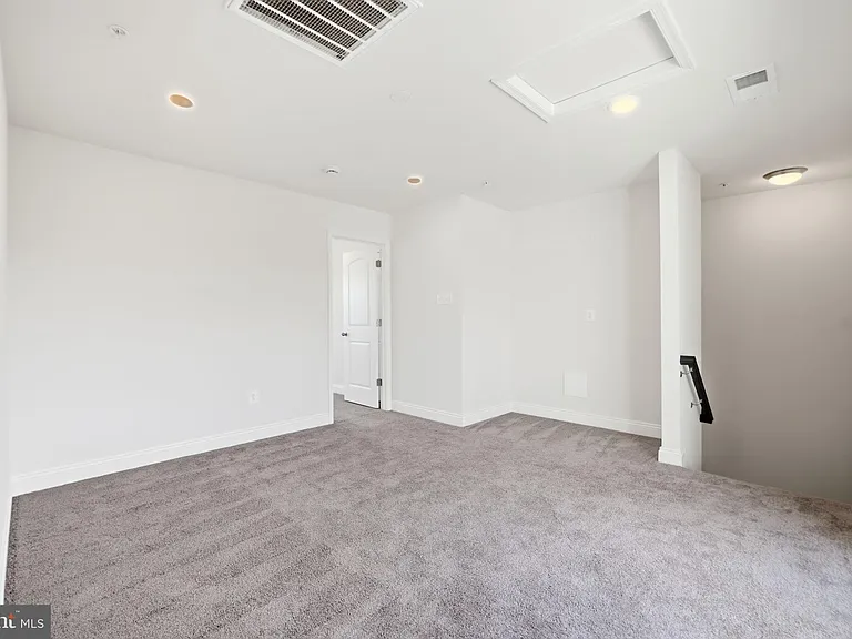 16428 Fife Way — Photo 36