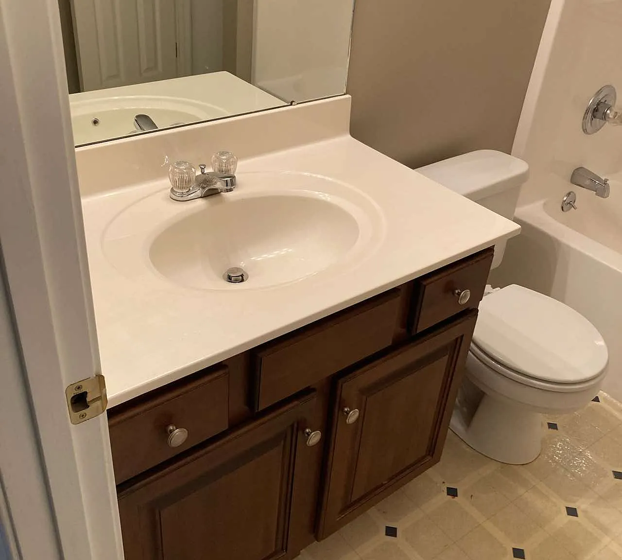 2 bed, 1000 sqft, $1,200 — Photo 4