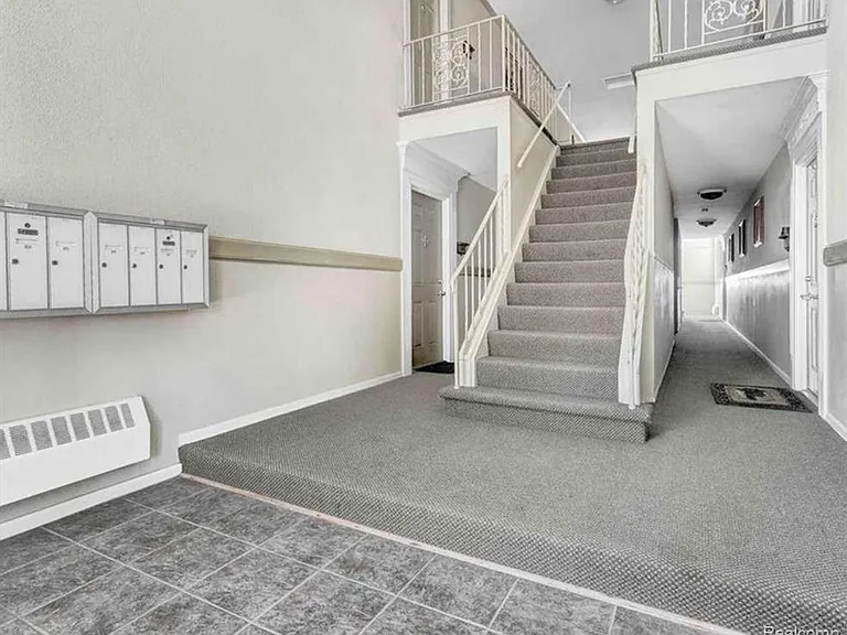 721 W Maple Rd — Photo 16