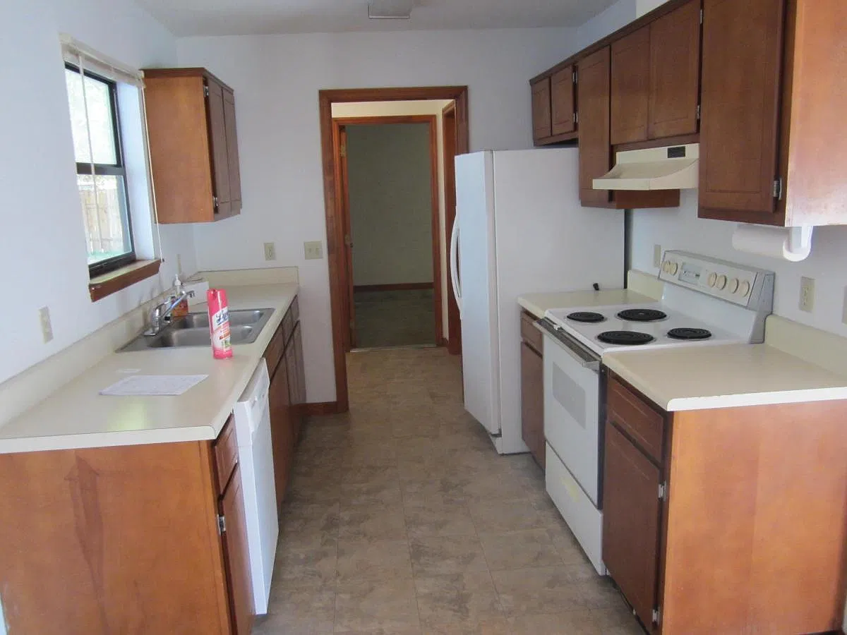 3 bed, 1600 sqft, $1,595 — Photo 2