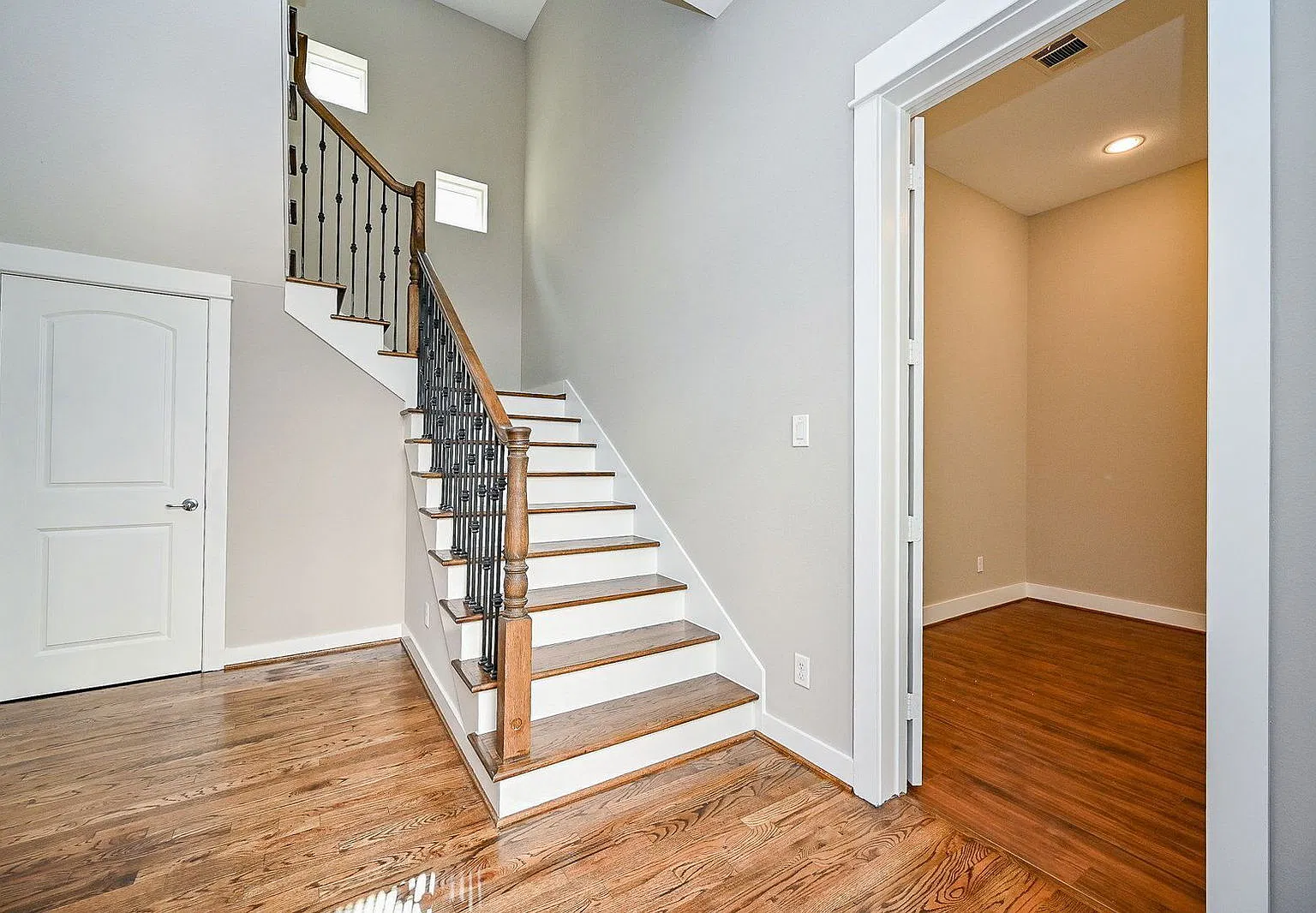 3 bed, 3.5 bath, 2427 sqft, $2,950 — Photo 3