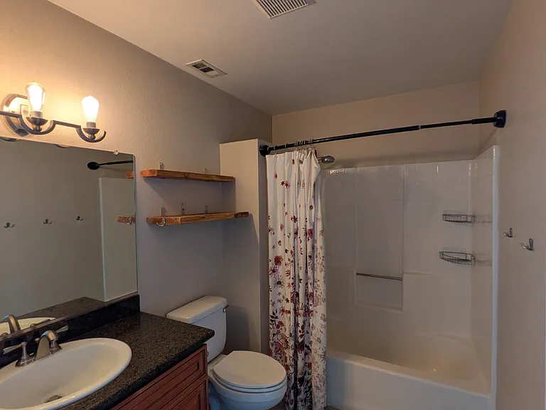 1430 Railroad St #2 — Photo 6