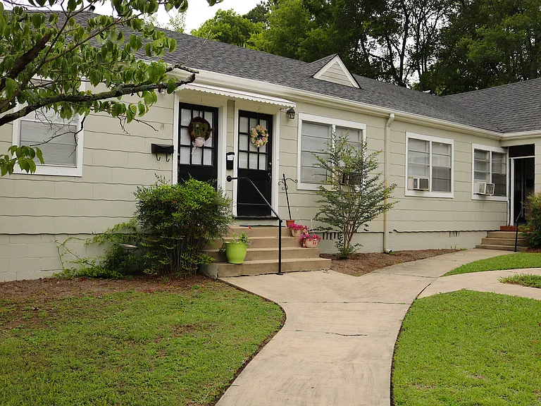 912 Oxmoor Rd #3 — Photo 2