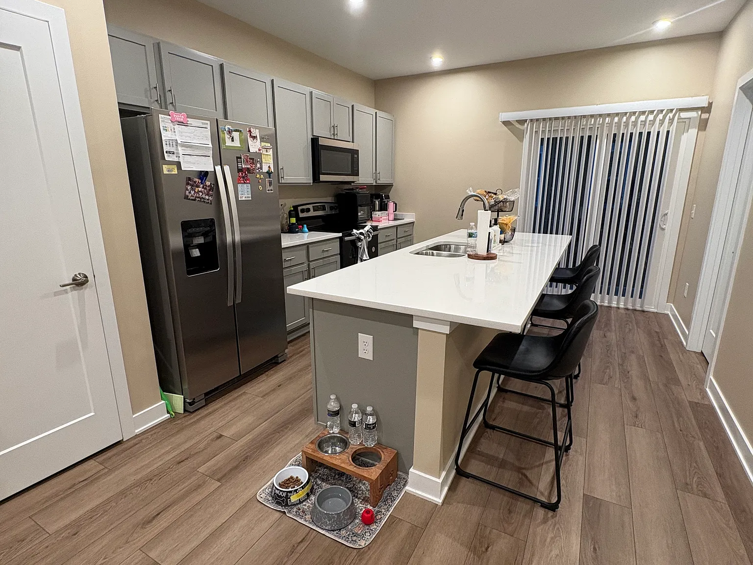 3 bed, 2.5 bath, 1318 sqft, $2,100 — Photo 3