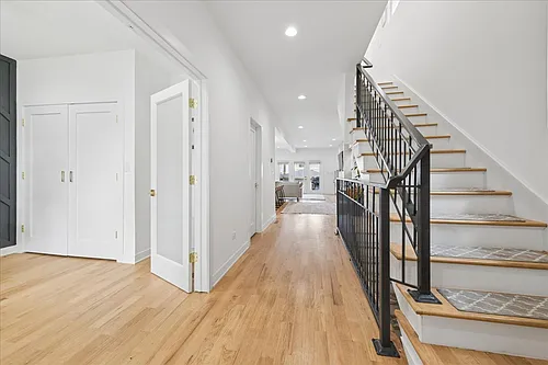 3424 W Beach Ave Photo 1
