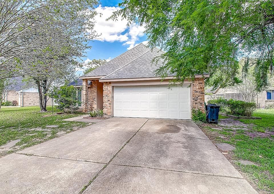 1st image of 15410 Lago Villa Dr