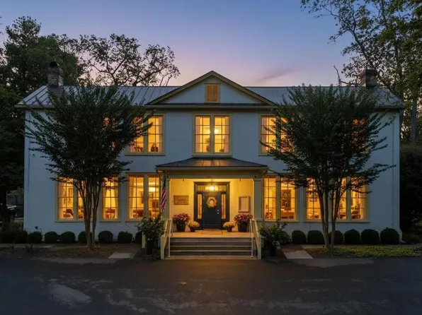 675 Zachary Taylor Hwy, Flint Hill, VA 22627