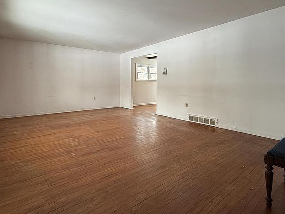 4th image of 2344 Oakfield Rd