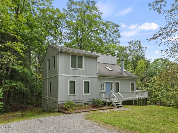 115 Woodduck Rd, Lee, MA 01238