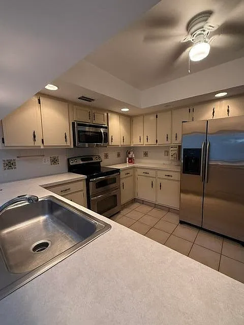 3 bed, 2.0 bath, 1422 sqft, $2,800 — Photo 3