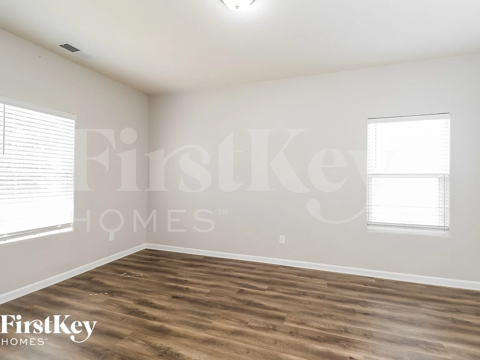 5 bed, 2.5 bath, 2805 sqft, $2,790 — Photo 4