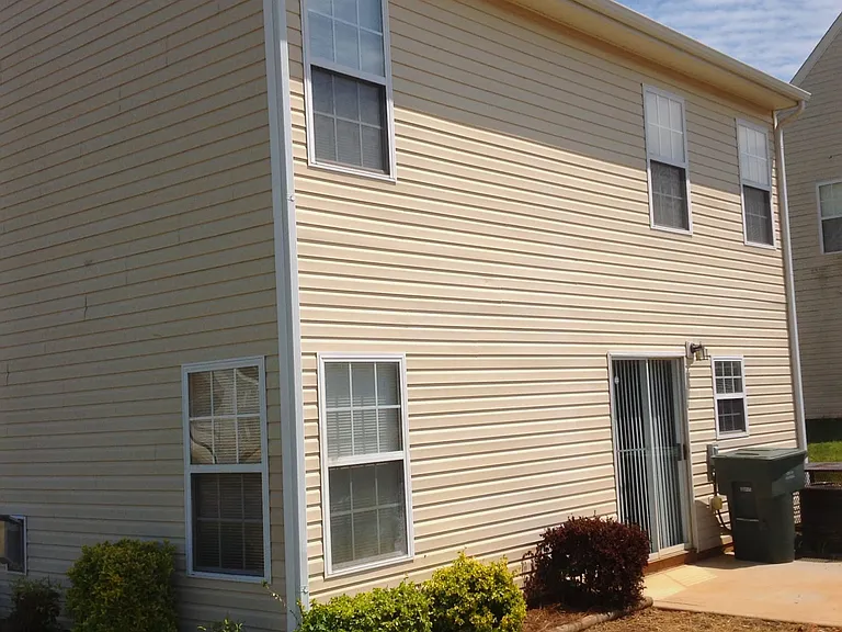 917 Redford Ln — Photo 13
